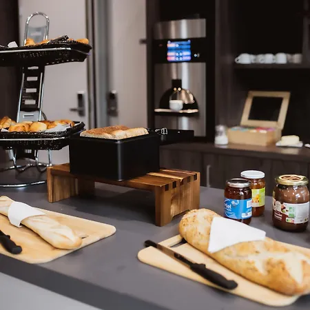 Easyhotel Paris Nord فندق