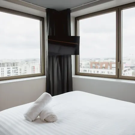 Easyhotel Paris Nord فندق