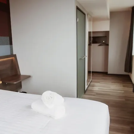 Hotel Easyhotel Paris Nord 2*